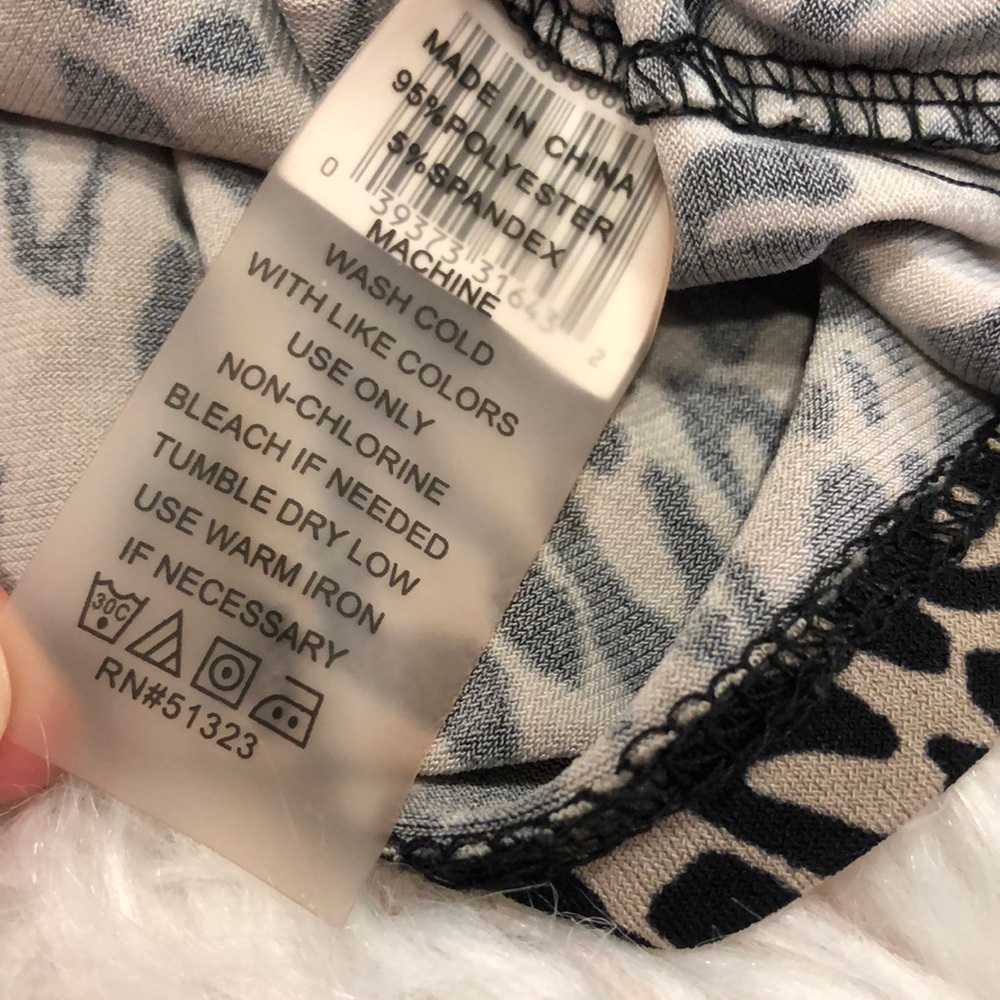 Vince Camuto leopard print top with ruching - Picture 8 of 8
